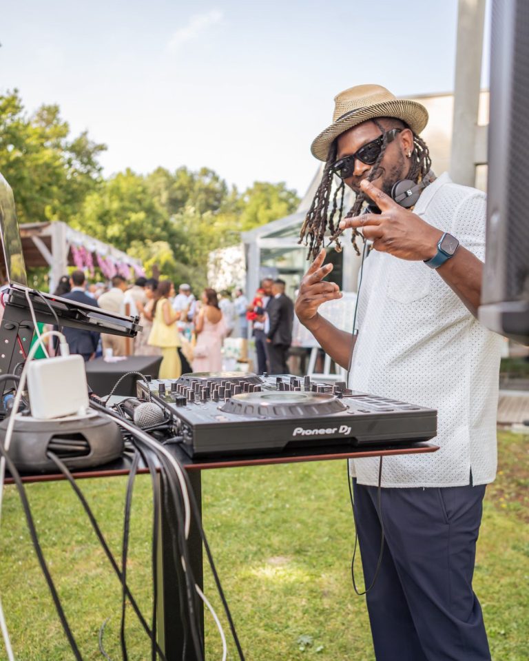 DJ Lexvolution en pleine prestation