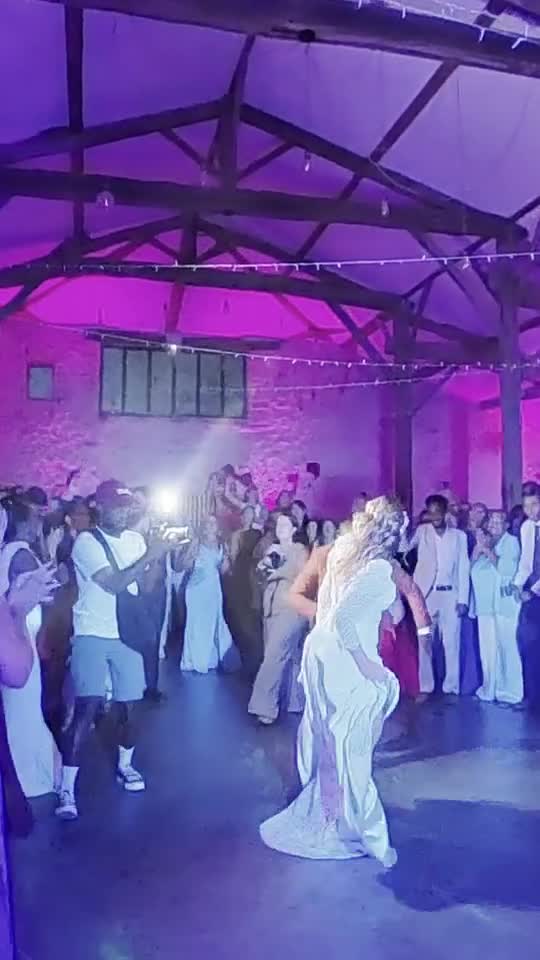 Entrée en salle au mariage de Romain et Estelle
